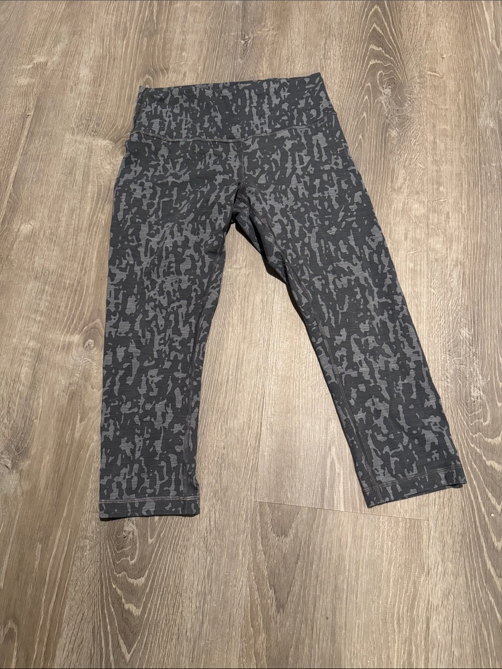 Capri leopard printed leggings